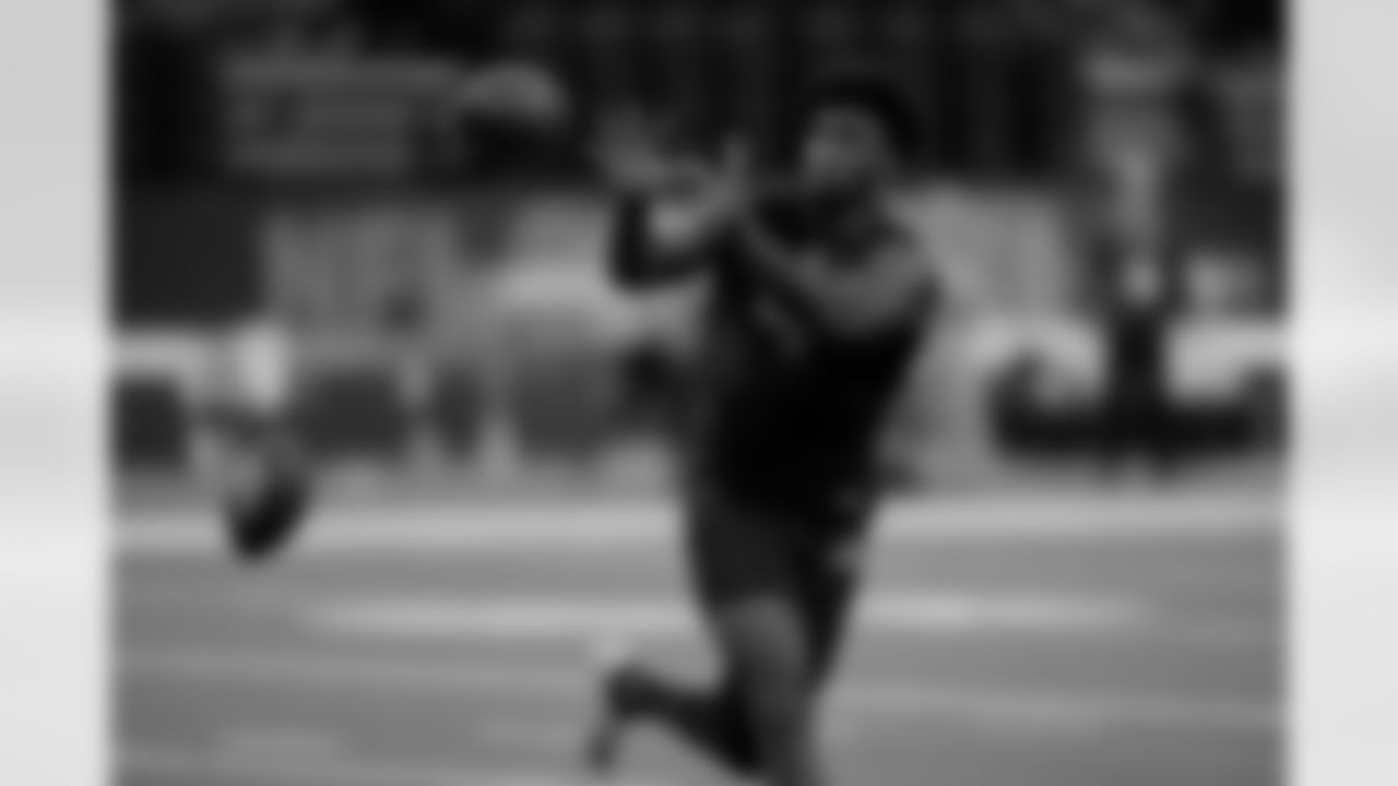 Bowling Green tight end Harold Fannin Jr. runs a drill at the NFL football scouting combine in Indianapolis, Friday, Feb. 28, 2025. (AP Photo/George Walker IV)