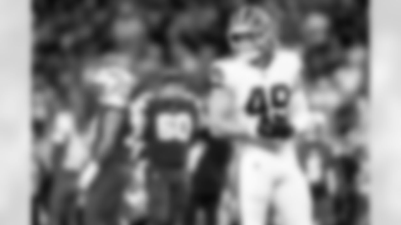 Linebacker Carson Schwesinger (49) during a NFL football game between the Cleveland Browns and Detroit Lions on September 28, 2025 at Ford Field. The Browns lost 10-34.