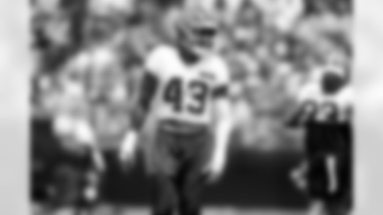 Linebacker Mohamoud Diabate (43)