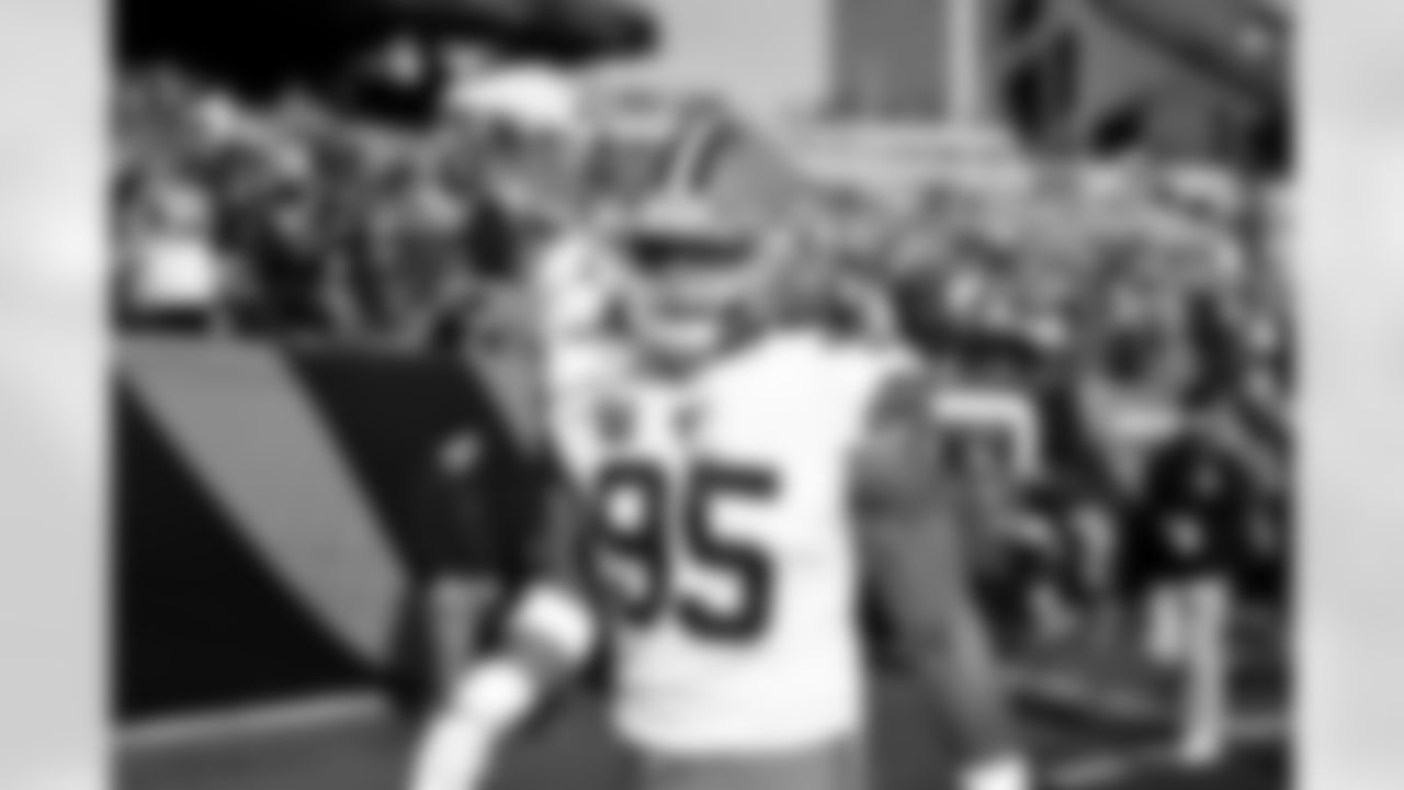 Defensive end Myles Garrett (95) before a NFL football game between the Cleveland Browns and Cincinnati Bengals on January 4, 2026 at Paycor Stadium.