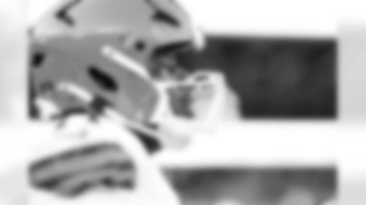 Offensive tackle Cornelius Lucas (71) before a NFL football game between the Cleveland Browns and Chicago Bears on December 14, 2025 at Soldier Field.