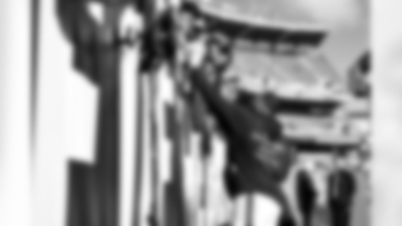 Defensive tackle Shelby Harris (93) and fans before a NFL football game between the Buffalo Bills and Cleveland Browns on December 21, 2025 at Huntington Bank Field.