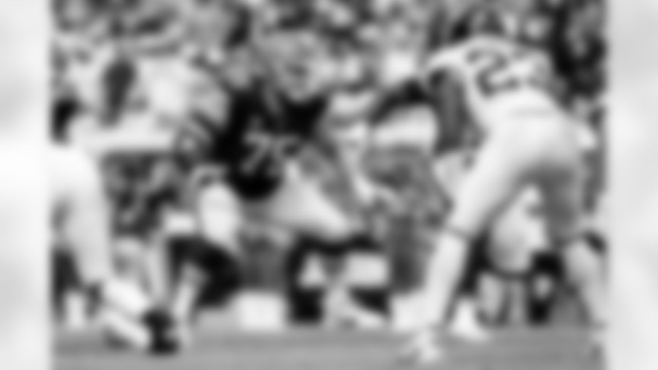 Offensive guard Joel Bitonio (75) during a NFL football game between the Jacksonville Jaguars and Cleveland Browns on September 15, 2024 at EverBank Stadium. The Browns won 18-13.
