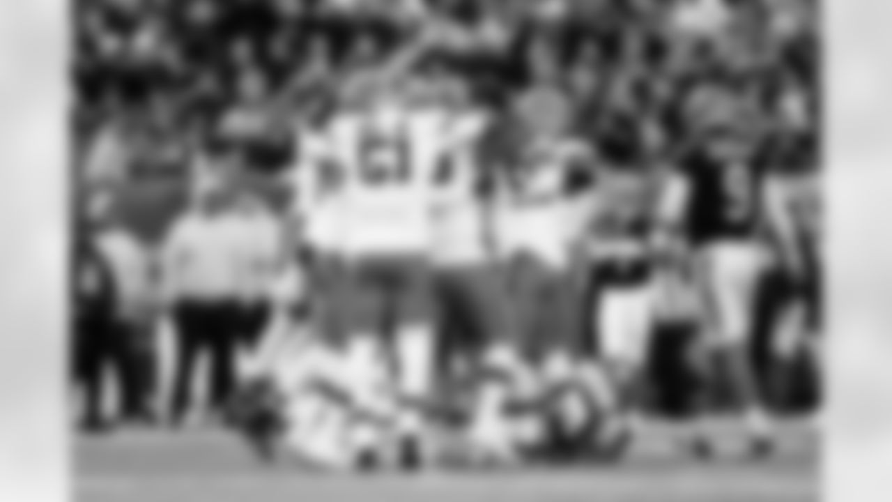 Defensive end Myles Garrett (95) and the defense during a NFL football game between the Cleveland Browns and Cincinnati Bengals on January 4, 2026 at Paycor Stadium. The Browns won 20-18.