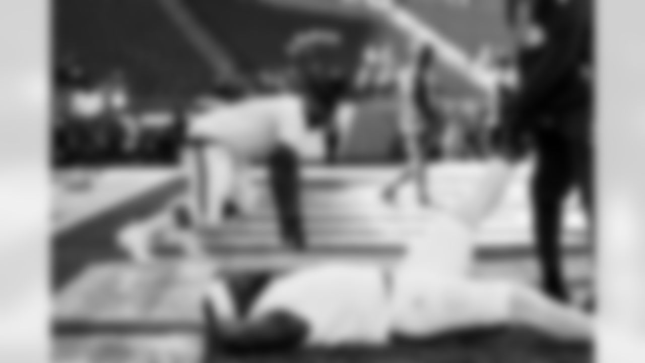 Defensive tackle Shelby Harris (93) before a NFL football game between the Cleveland Browns and New England Patriots on October 26, 2025 at Gillette Stadium.