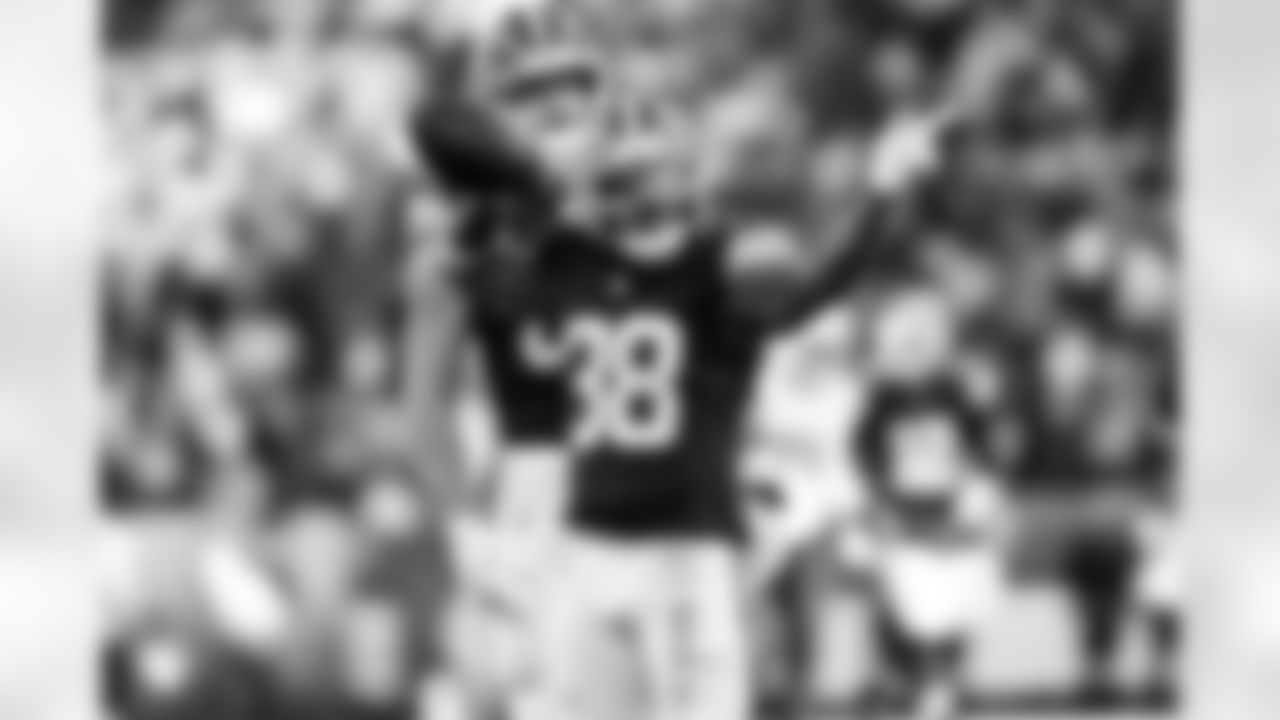 Running back Trayveon Williams (38) during a NFL football game between the Buffalo Bills and Cleveland Browns on December 21, 2025 at Huntington Bank Field.