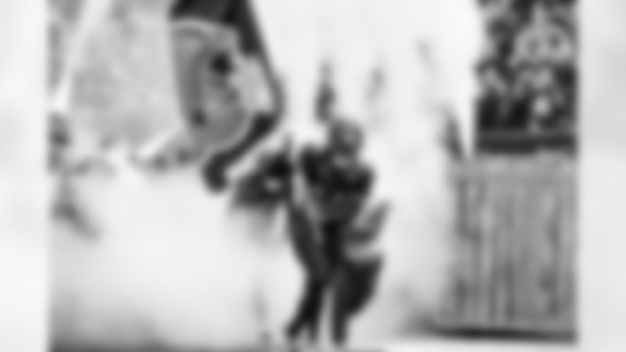 Tight end Harold Fannin Jr. (44) before a NFL football game between the Tennessee Titans and Cleveland Browns on December 7, 2025 at Huntington Bank Field.