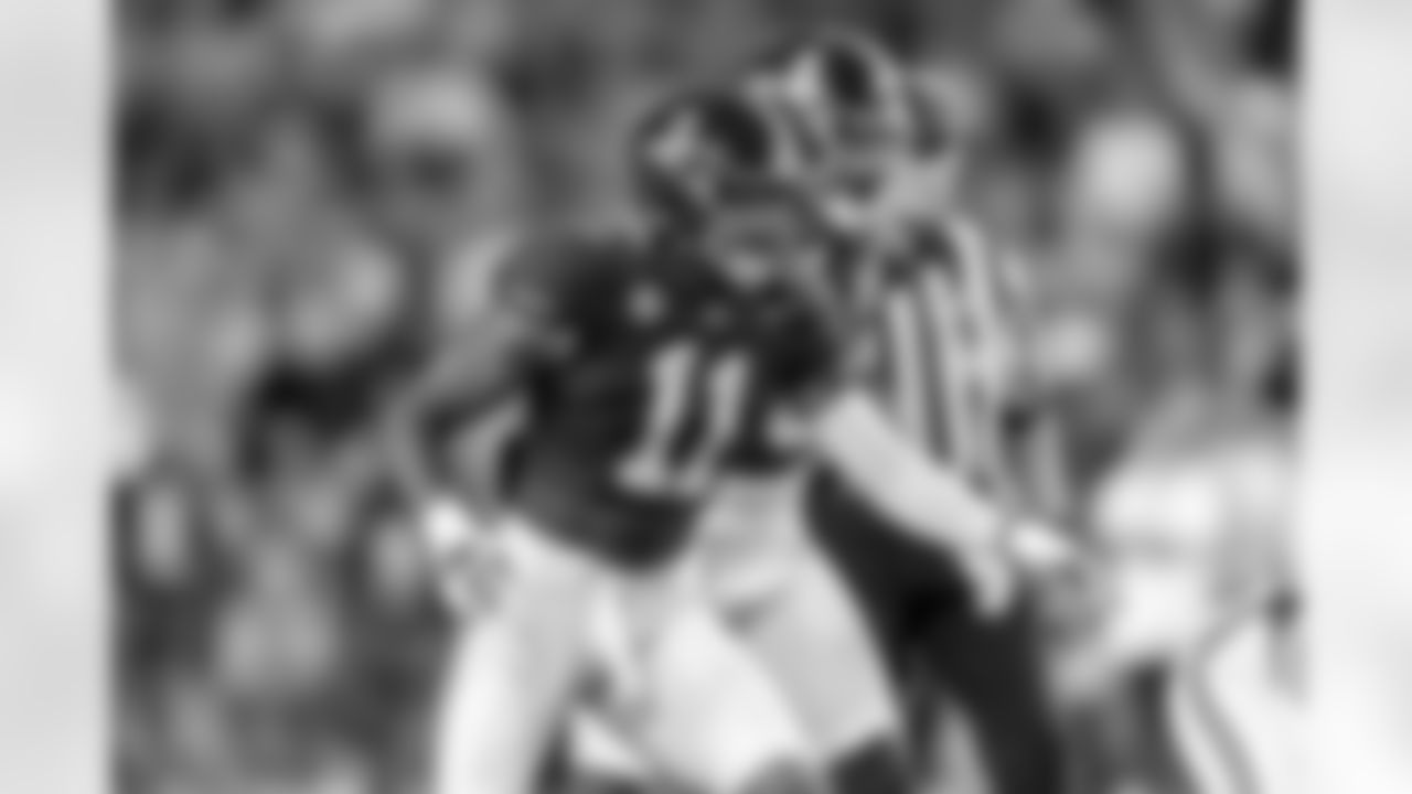 Alabama linebacker Jihaad Campbell (11) sets up for a play against Georgia during the first half of an NCAA college football game, Saturday, Sept. 28, 2024, in Tuscaloosa, Ala. (AP Photo/Vasha Hunt)