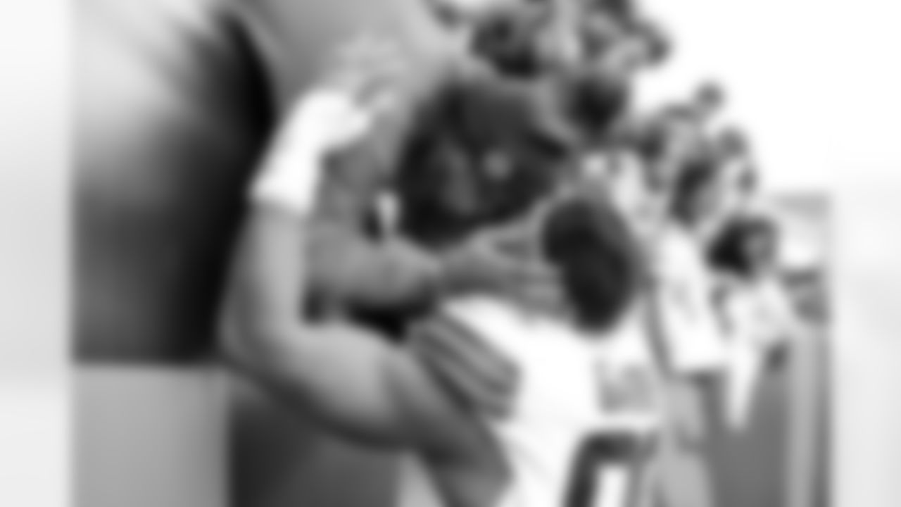 The Browns celebrate after a NFL football game between the Cleveland Browns and Cincinnati Bengals on January 4, 2026 at Paycor Stadium.