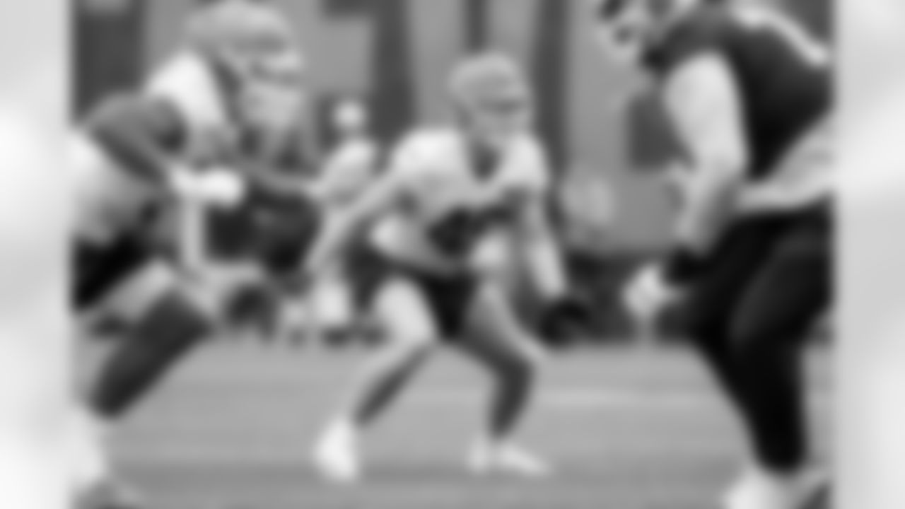 Linebacker Carson Schwesinger (49) during the first day of OTAs at CrossCountry Mortgage Campus on May 27, 2025.