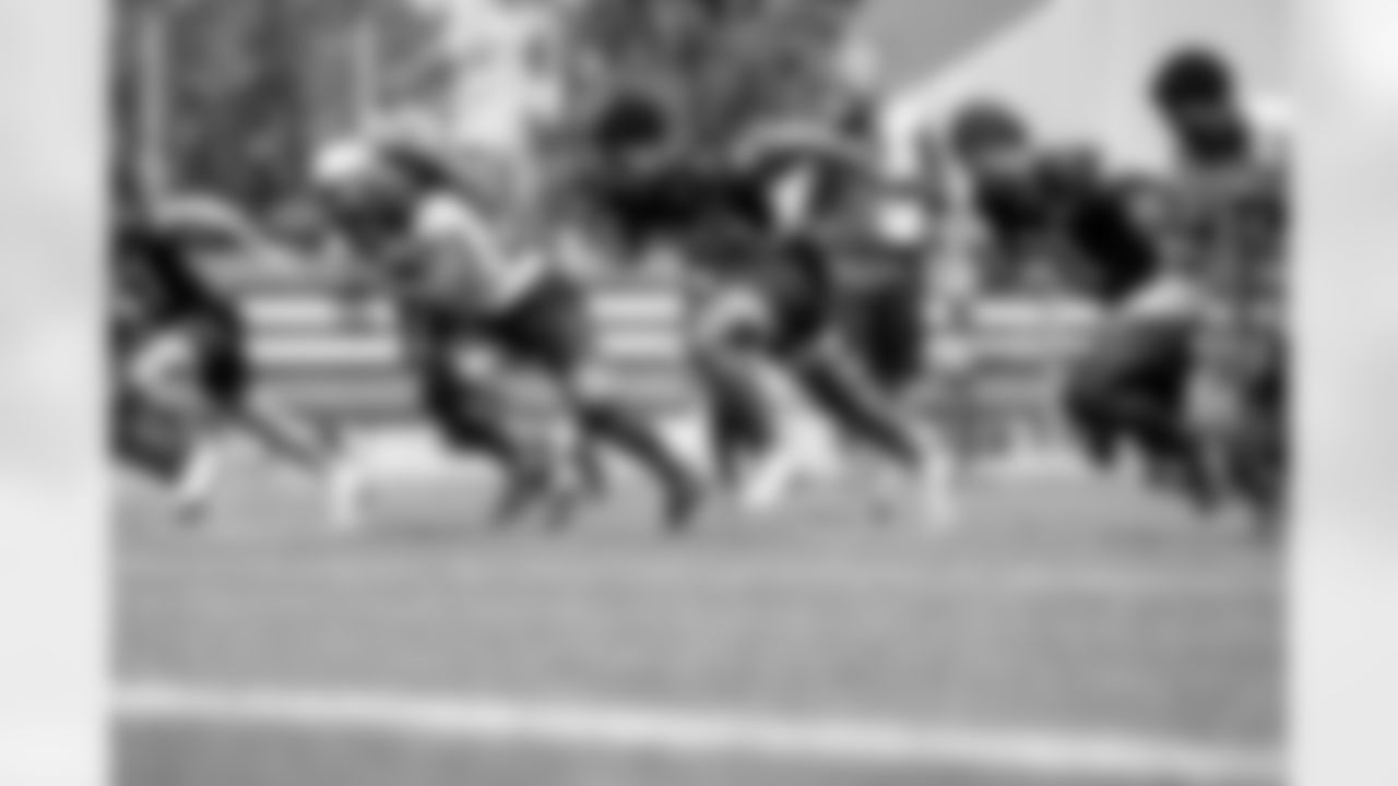 Running back Ahmani Marshall (39) during the first day of rookie workouts at CrossCountry Mortgage Campus on July 19, 2025.