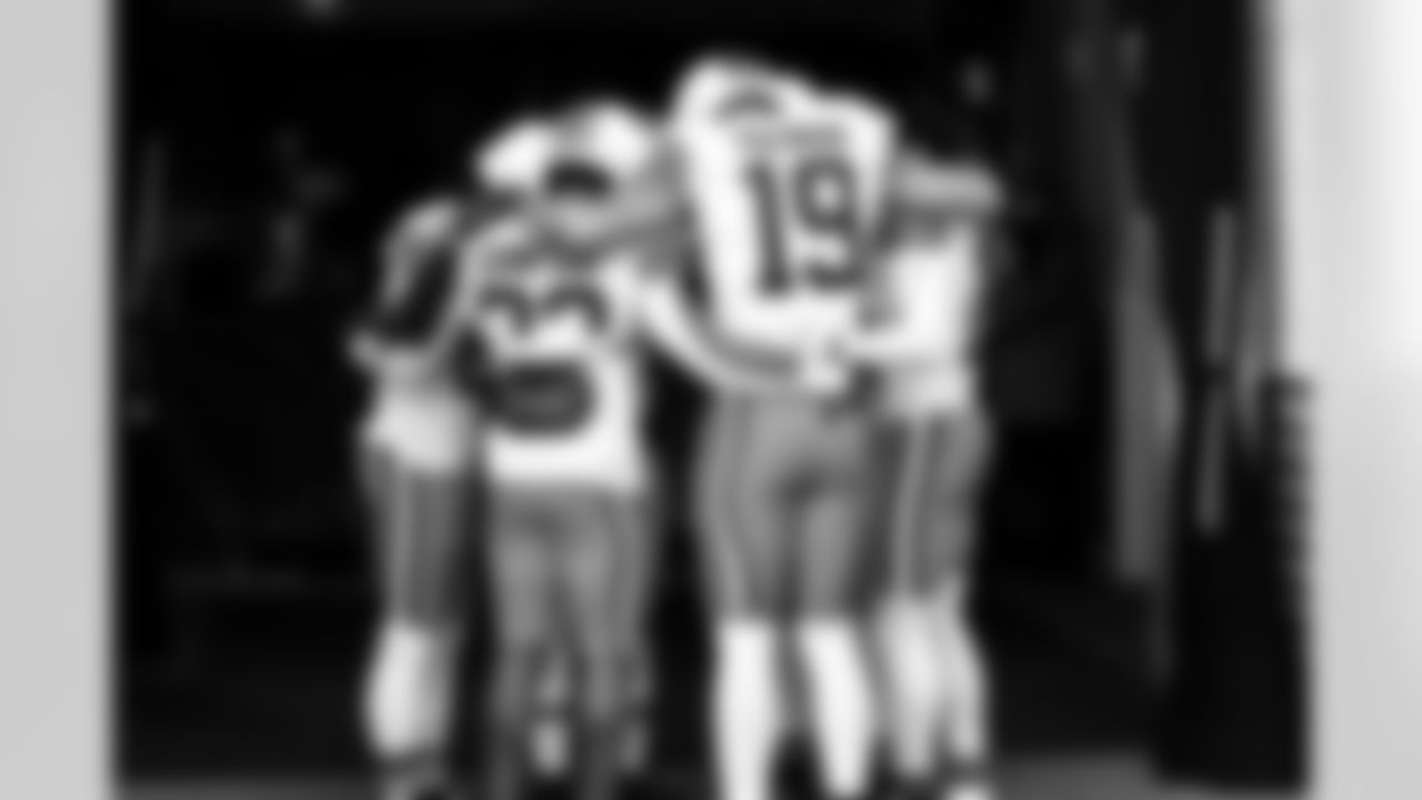 Running back Dylan Sampson (22) and Wide receiver Cedric Tillman (19) before a NFL football game between the Cleveland Browns and Las Vegas Raiders on November 23, 2025 at Allegiant Stadium.