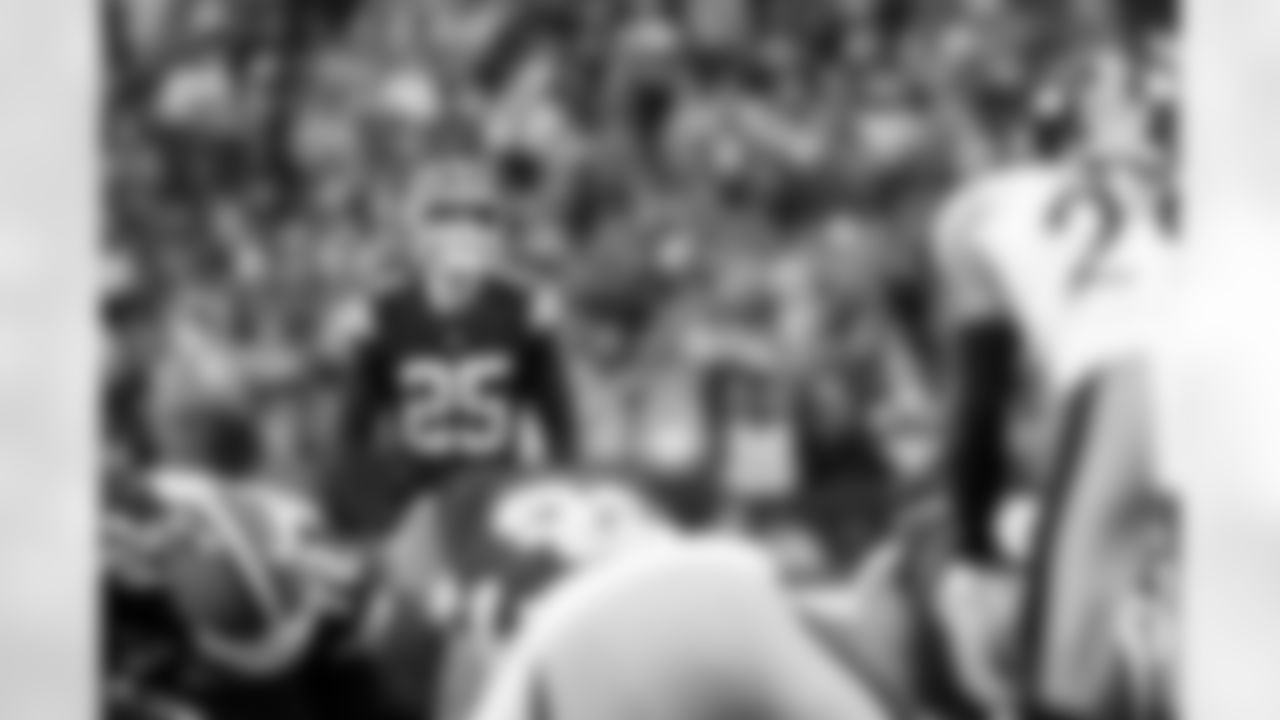 Kicker Andre Szmyt (25) during a NFL football game between the Pittsburgh Steelers and Cleveland Browns on December 28, 2025 at Huntington Bank Field. The Browns won 13-6.