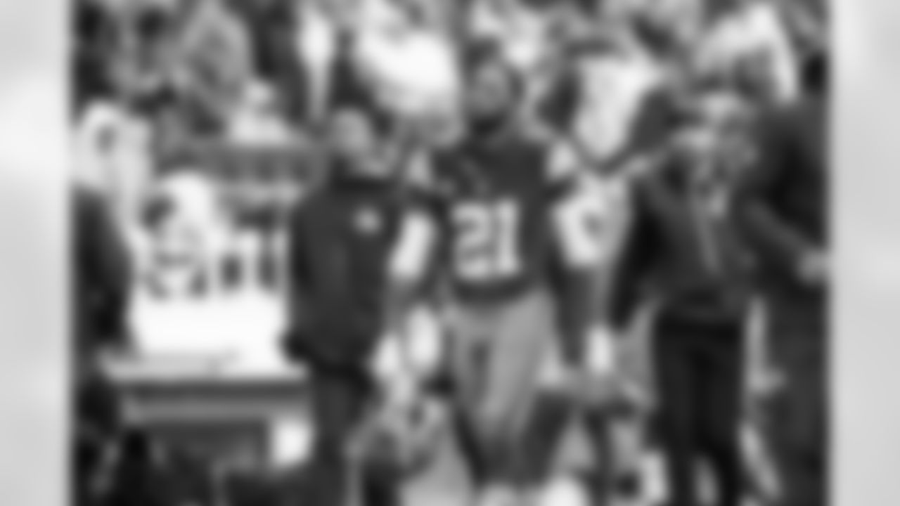 Cornerback Denzel Ward (21)