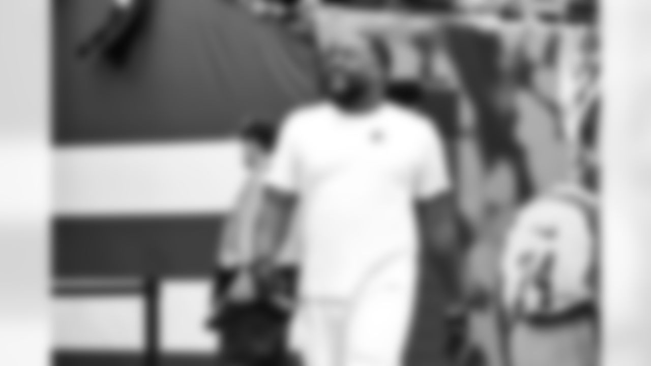 Defensive tackle Shelby Harris (93) before a NFL football game between the Cleveland Browns and New York Jets on November 9, 2025 at MetLife Stadium.