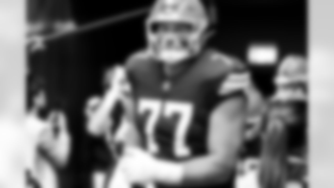 Offensive guard Wyatt Teller (77) before a NFL football game between the Minnesota Vikings and Cleveland Browns on October 5, 2025 at Tottenham Hotspur Stadium.