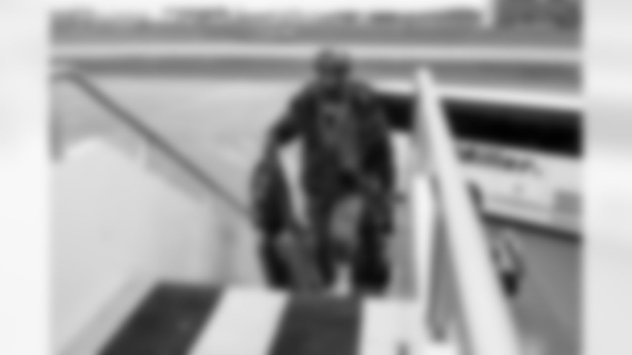 Tight end David Njoku (85) travels to New York on November 8, 2025.