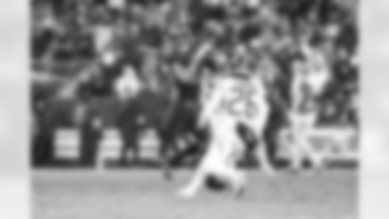 Wide receiver Cedric Tillman (19) during a NFL football game between the Tennessee Titans and Cleveland Browns on December 7, 2025 at Huntington Bank Field.