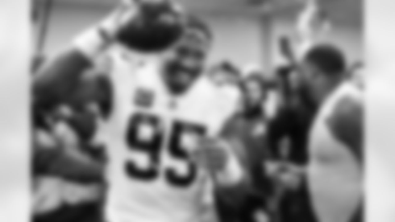 The Browns celebrate after a NFL football game between the Cleveland Browns and Cincinnati Bengals on January 4, 2026 at Paycor Stadium.