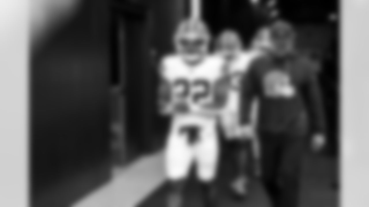Running back Dylan Sampson (22) before a NFL football game between the Cleveland Browns and New England Patriots on October 26, 2025 at Gillette Stadium.
