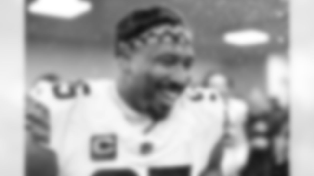 The Browns celebrate after a NFL football game between the Cleveland Browns and Cincinnati Bengals on January 4, 2026 at Paycor Stadium.