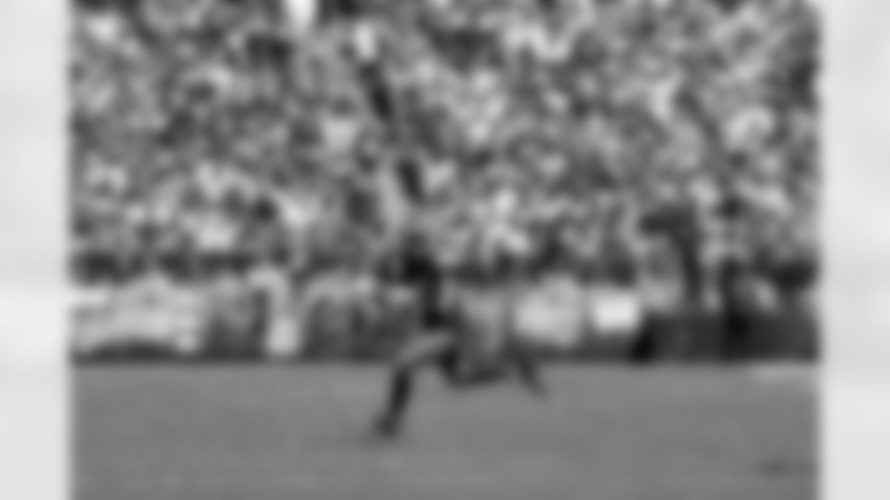 Running back Dylan Sampson (22) during a NFL football game between the Cincinnati Bengals and Cleveland Browns on September 7, 2025 at Huntington Bank Field. The Browns lost 16-17.