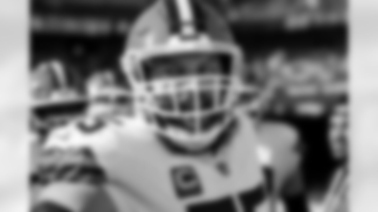 Offensive guard Joel Bitonio (75) before a NFL football game between the Cleveland Browns and Cincinnati Bengals on January 4, 2026 at Paycor Stadium.