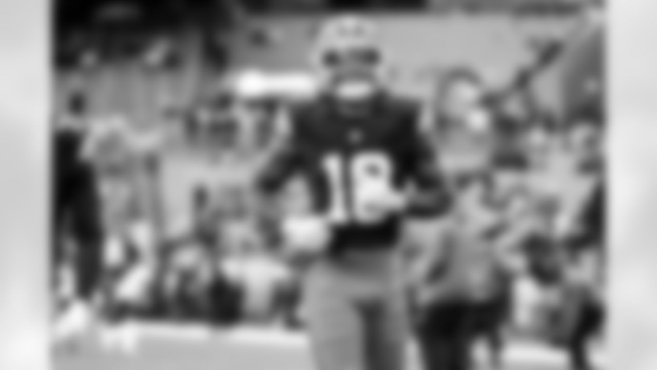 Running back Quinshon Judkins (10) before a NFL football game between the Baltimore Ravens and Cleveland Browns on November 16, 2025 at Huntington Bank Field.