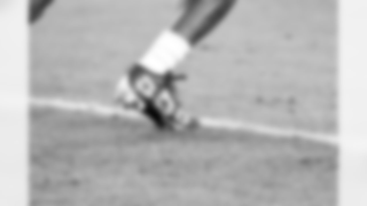 Wide receiver Isaiah Bond (16) before a NFL football game between the Cleveland Browns and Las Vegas Raiders on November 23, 2025 at Allegiant Stadium.