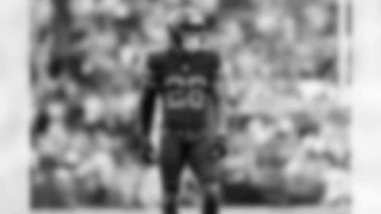 Cornerback Tre Avery (28)