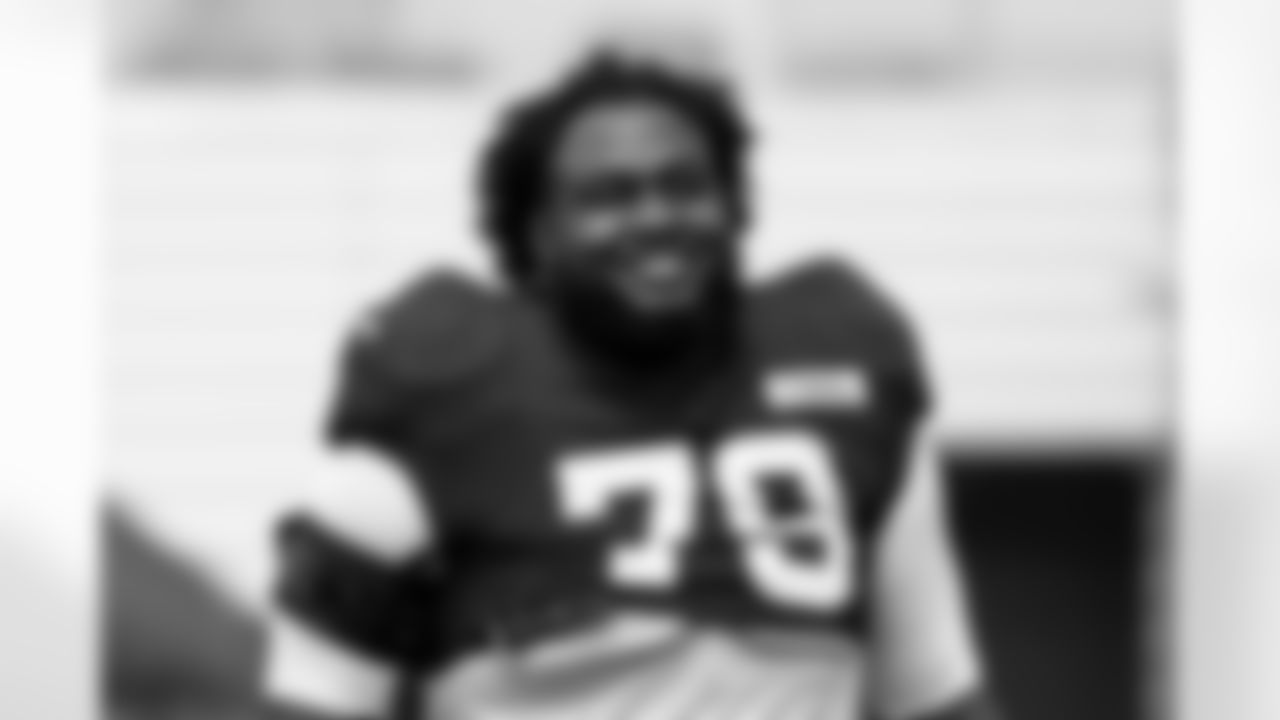 Offensive tackle Dawand Jones (79)