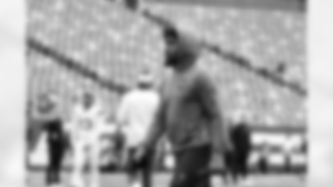 Running back Dylan Sampson (22) before a NFL football game between the Cleveland Browns and New York Jets on November 9, 2025 at MetLife Stadium.