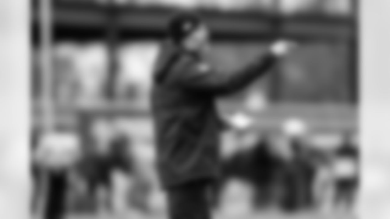 Pass Game Coordinator/Wide Receivers Coach Chad O'Shea during practice at CrossCountry Mortgage Campus on November 12, 2025.