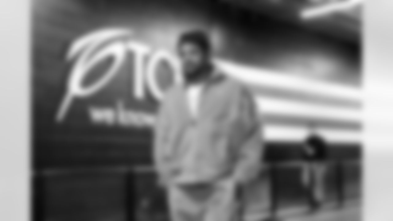 Linebacker Devin Bush (30) before a NFL football game between the Tennessee Titans and Cleveland Browns on December 7, 2025 at Huntington Bank Field.