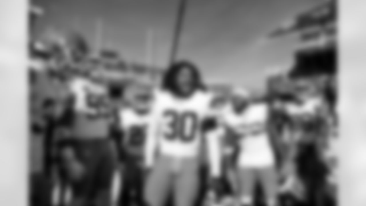 Linebacker Devin Bush (30) before a NFL football game between the Cleveland Browns and Cincinnati Bengals on January 4, 2026 at Paycor Stadium.