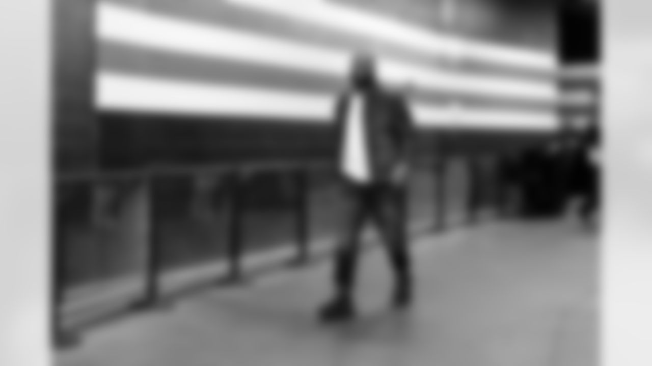 Defensive tackle Shelby Harris (93) before a NFL football game between the Baltimore Ravens and Cleveland Browns on November 16, 2025 at Huntington Bank Field.