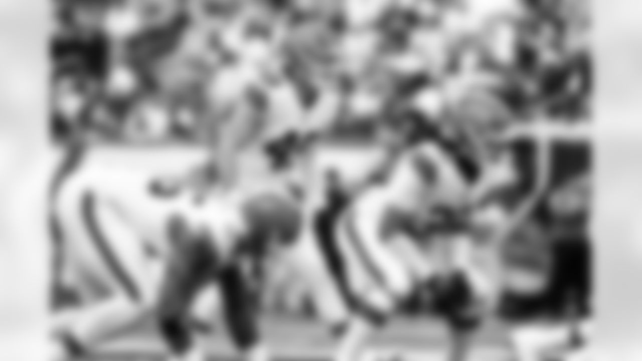 Linebacker Carson Schwesinger (49) during a NFL football game between the Cleveland Browns and New York Jets on November 9, 2025 at MetLife Stadium.