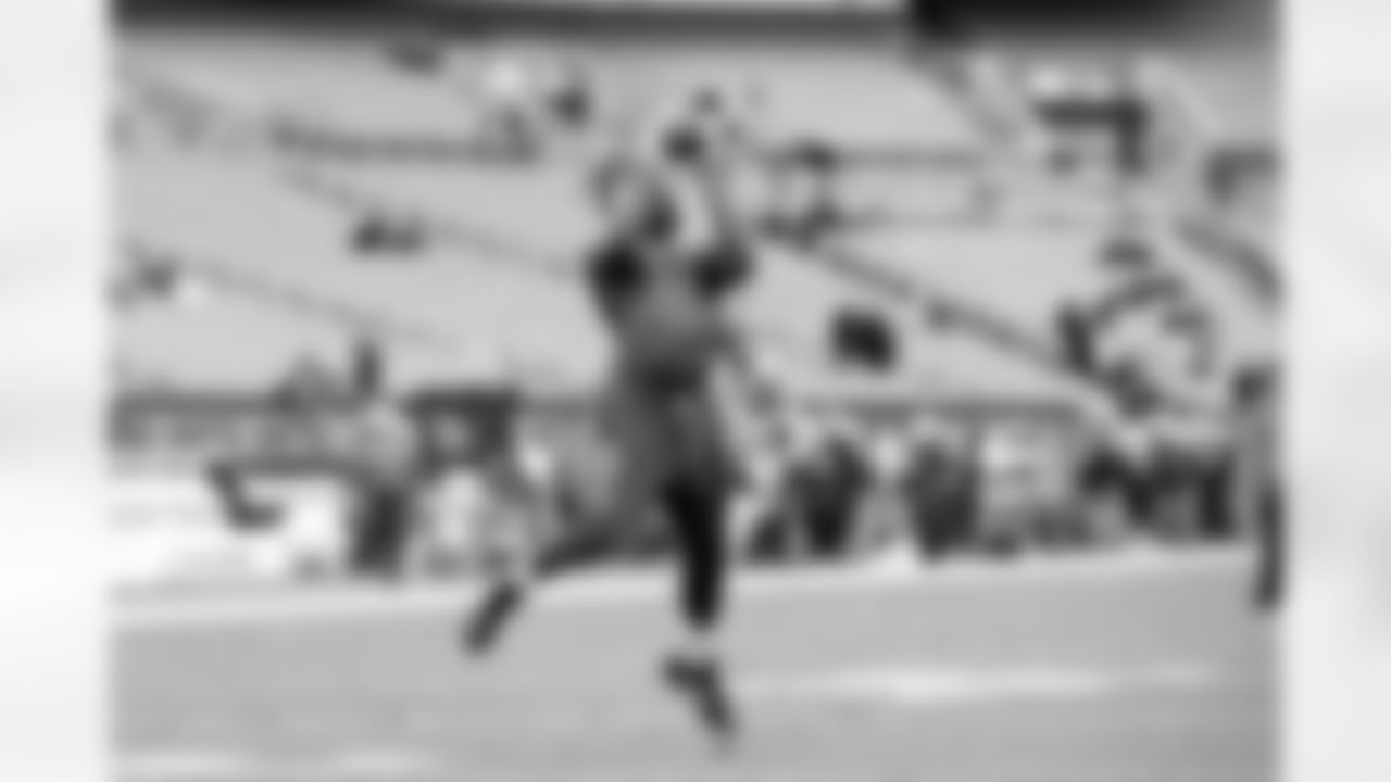 Tight end David Njoku (85) before a NFL football game between the Baltimore Ravens and Cleveland Browns on November 16, 2025 at Huntington Bank Field.