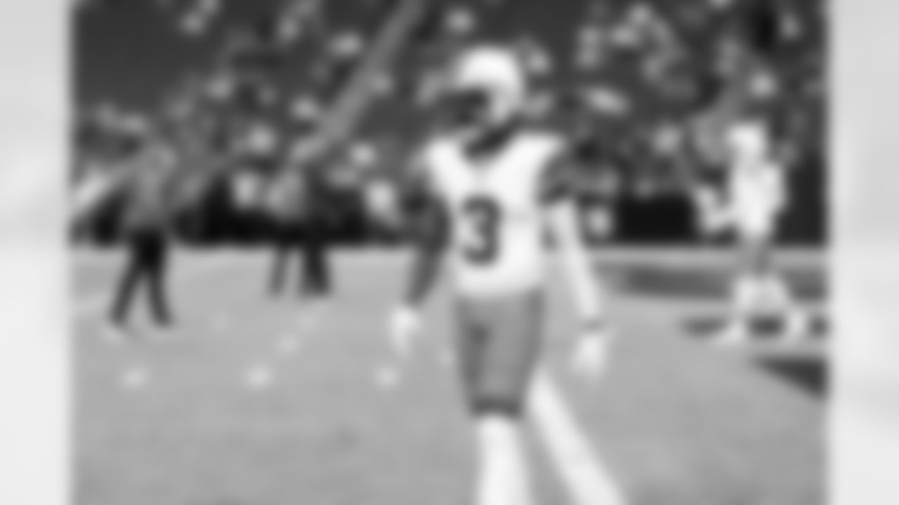 Wide receiver Jerry Jeudy (3) before a NFL football game between the Cleveland Browns and Las Vegas Raiders on November 23, 2025 at Allegiant Stadium.