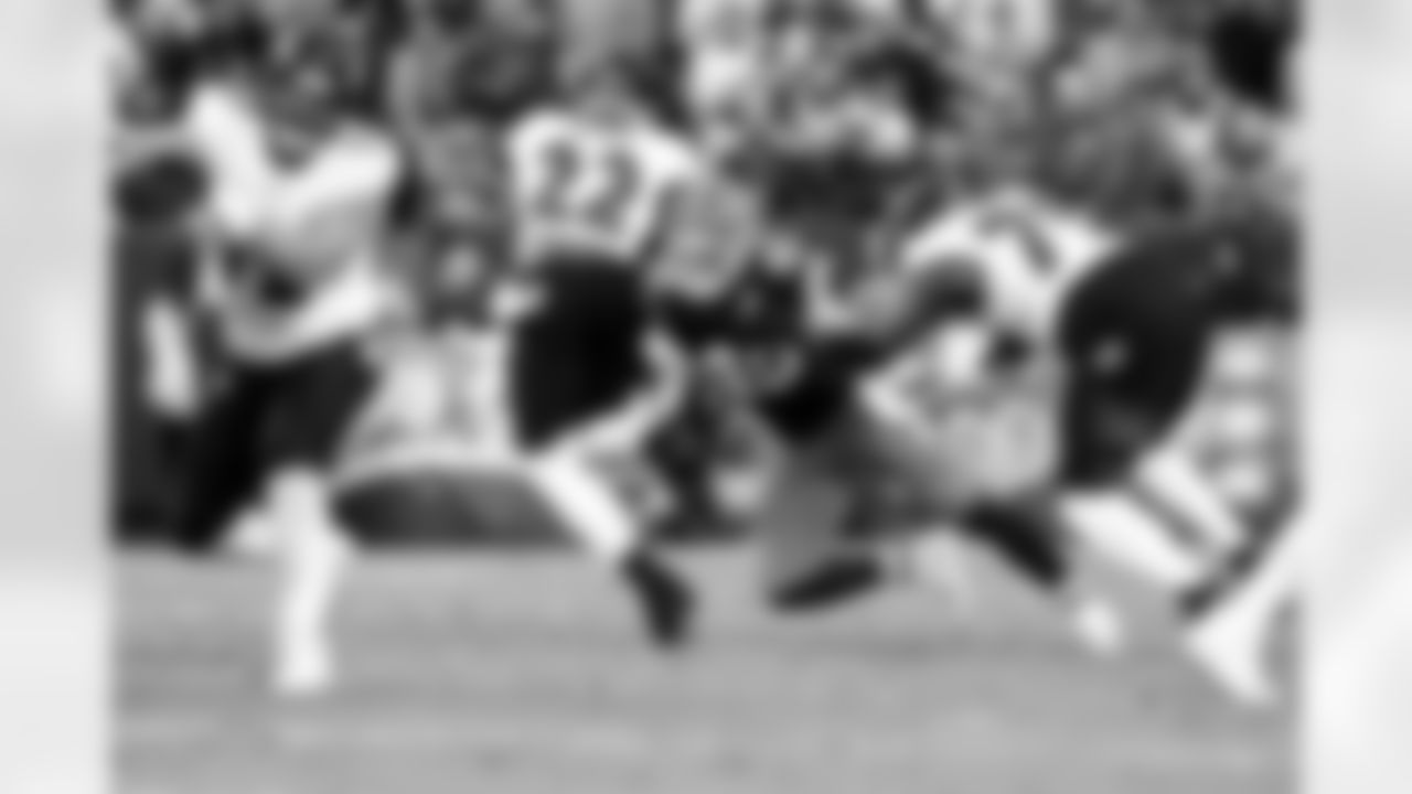 Linebacker Carson Schwesinger (49) during a NFL football game between the Baltimore Ravens and Cleveland Browns on November 16, 2025 at Huntington Bank Field.