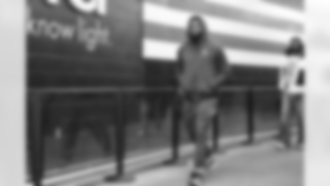 Running back Raheim Sanders (35) before a NFL football game between the San Francisco 49ers and Cleveland Browns on November 30, 2025 at Huntington Bank Field.