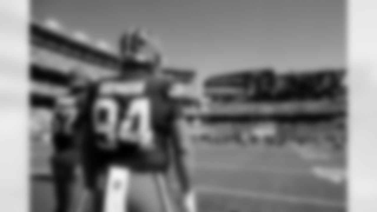 Defensive tackle Mason Graham (94) before a NFL football game between the Cincinnati Bengals and Cleveland Browns on September 7, 2025 at Huntington Bank Field. The Browns lost 16-17.