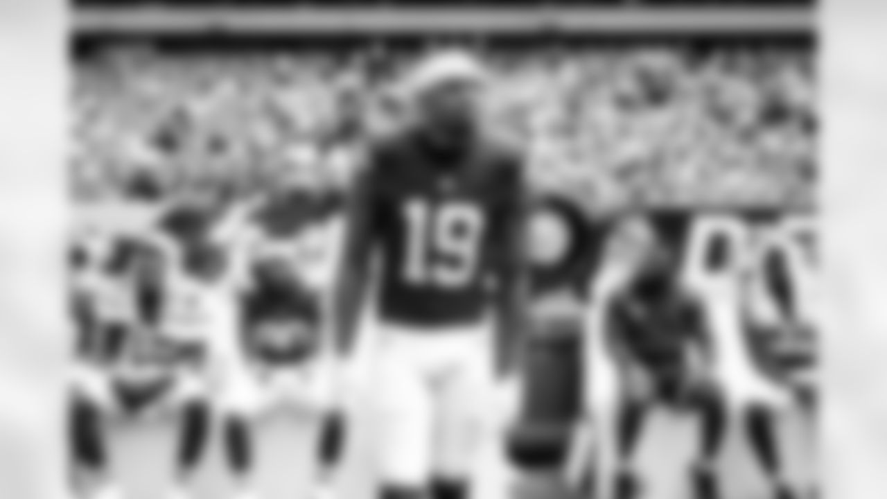Wide receiver Cedric Tillman (19)
