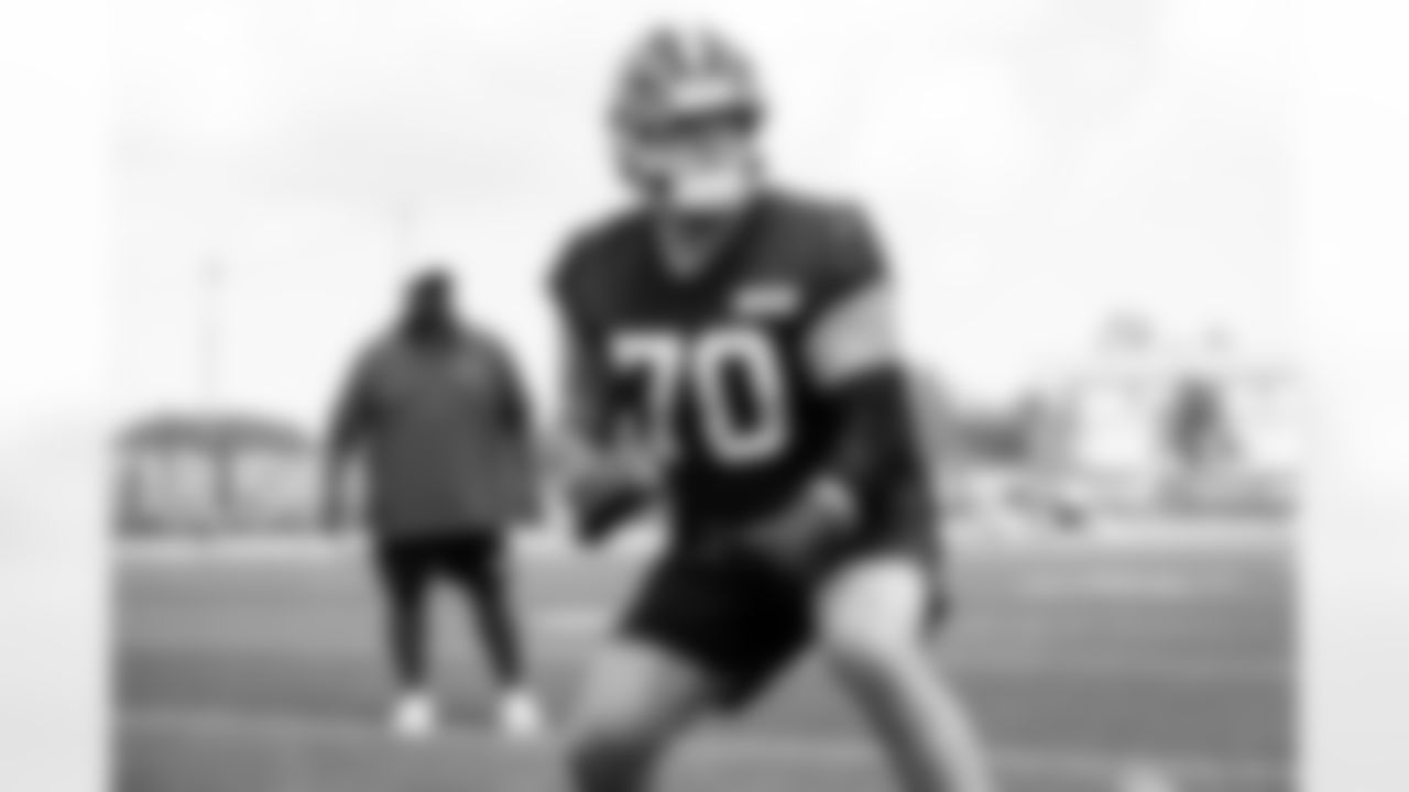 Offensive guard Zak Zinter (70) during the first day of mandatory minicamp at CrossCountry Mortgage Campus on June 10, 2025.
