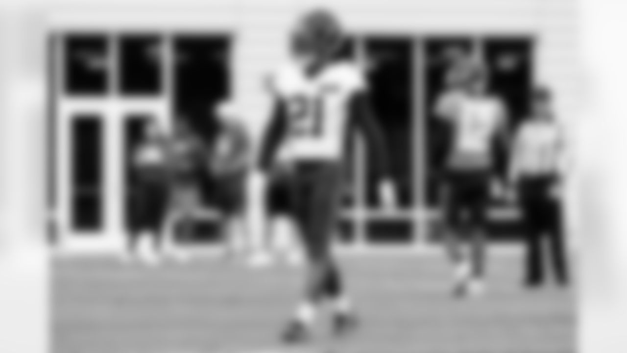 Cornerback Denzel Ward (21) during practice at CrossCountry Mortgage Campus on October 15, 2025.