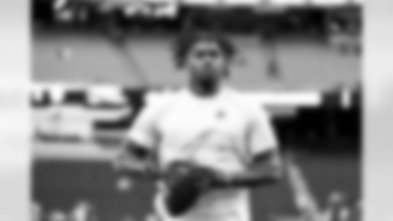 Tight end Harold Fannin Jr. (44) before a NFL football game between the Cleveland Browns and Las Vegas Raiders on November 23, 2025 at Allegiant Stadium.