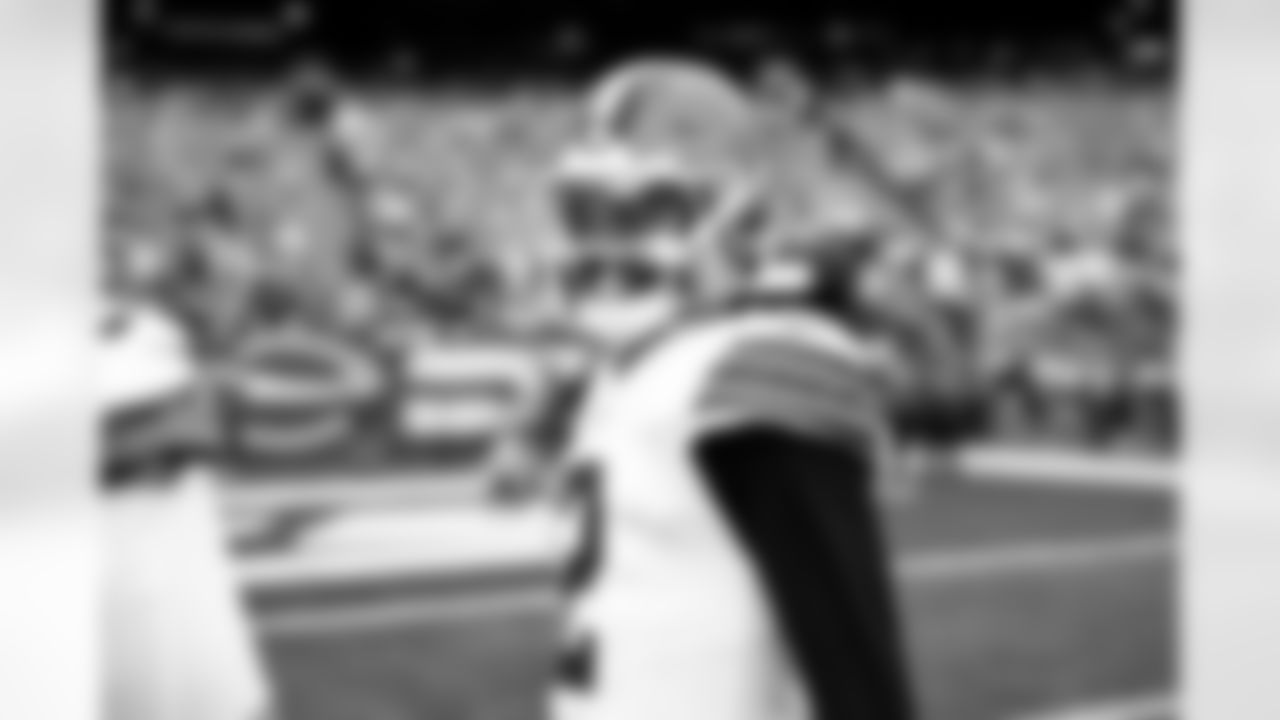 Quarterback Shedeur Sanders (12) before a NFL football game between the Cleveland Browns and New York Jets on November 9, 2025 at MetLife Stadium.