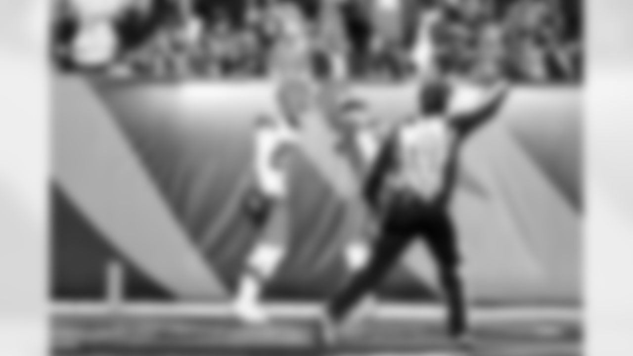 Linebacker Devin Bush (30) and Safety Ronnie Hickman Jr. (33) during a NFL football game between the Cleveland Browns and Cincinnati Bengals on January 4, 2026 at Paycor Stadium.