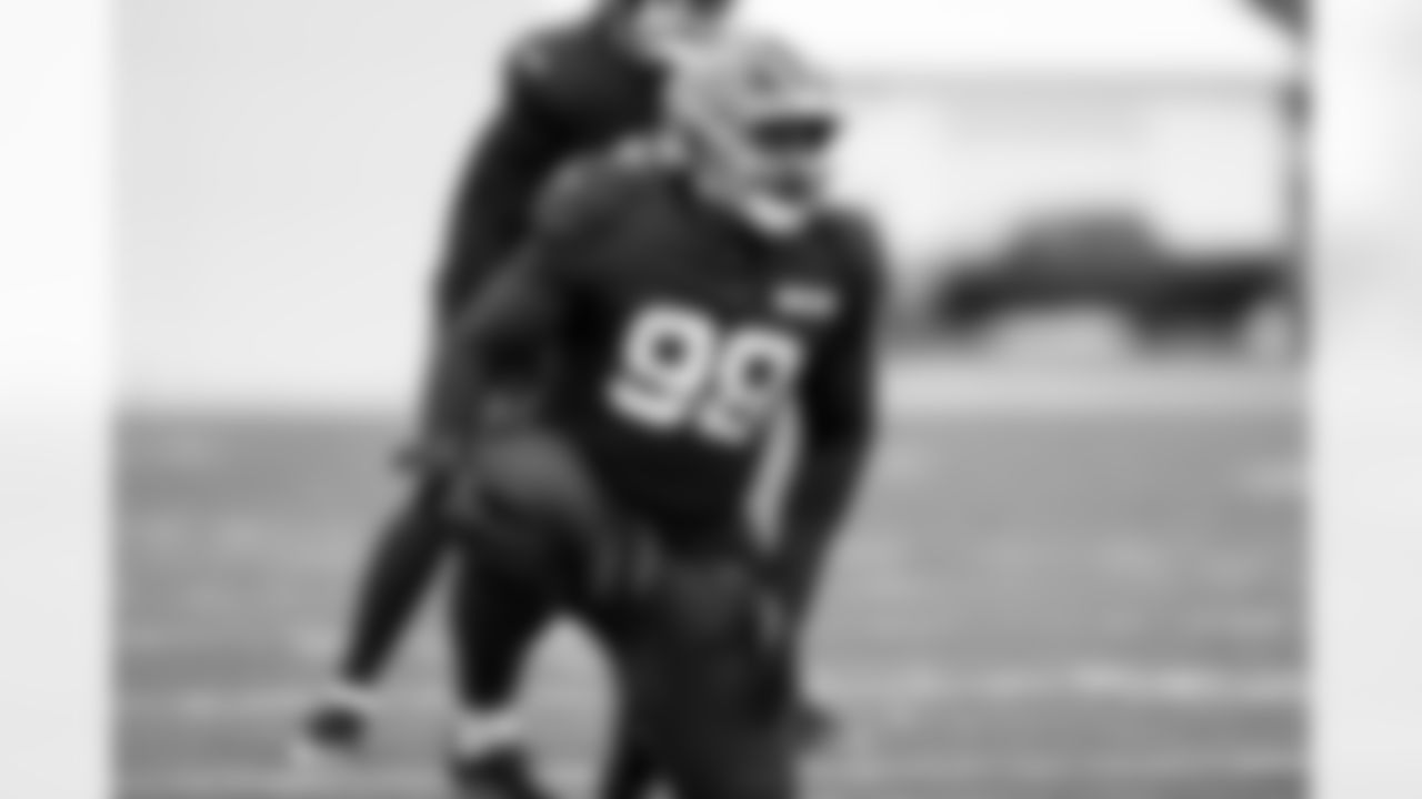 Defensive lineman Adin Huntington (98) during practice at CrossCountry Mortgage Campus on November 5, 2025.