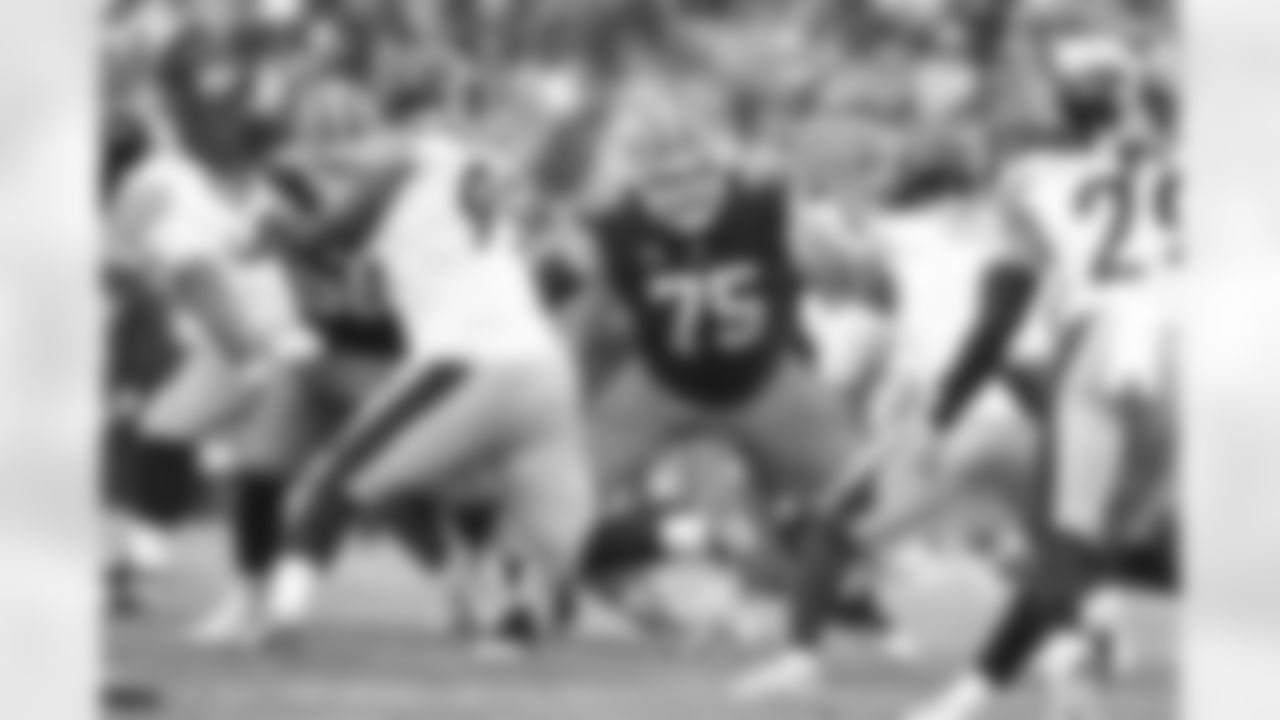 Offensive guard Joel Bitonio (75) during a NFL football game between the Pittsburgh Steelers and Cleveland Browns on December 28, 2025 at Huntington Bank Field.